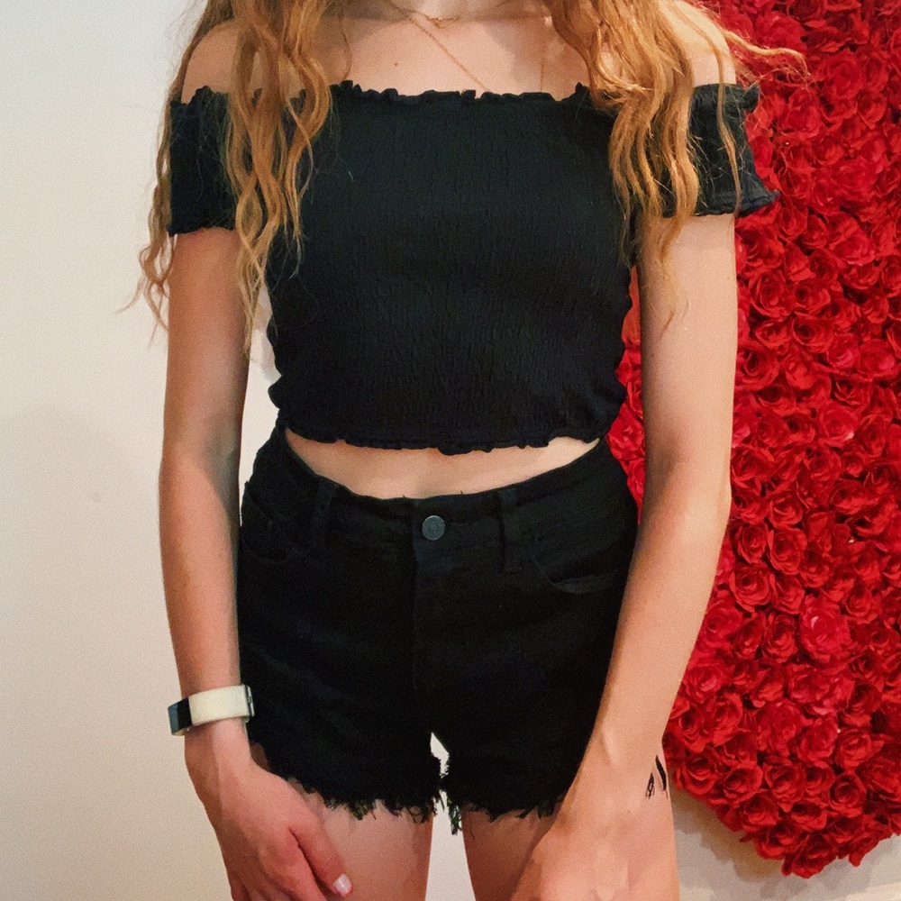 black off the shoulder top!!